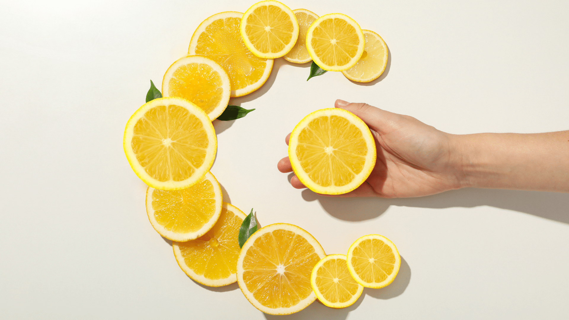 C-vitamiin, sidruni viilud C tähe kujuliselt