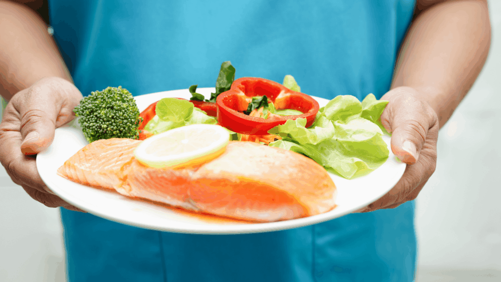 D-vitamiin, lõhe taldrikud koos salatiga