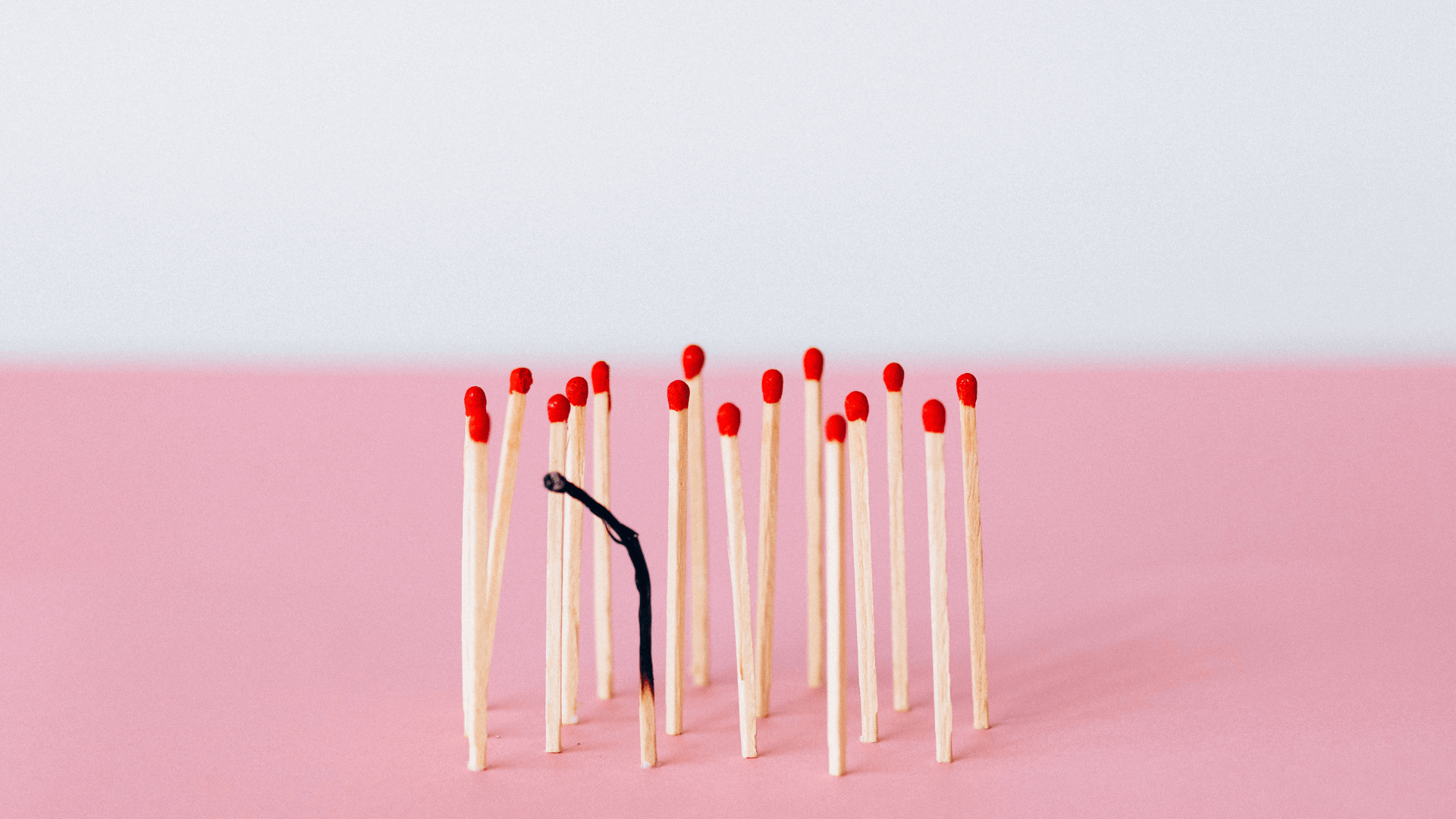 Tikud, millest üks on põlenud